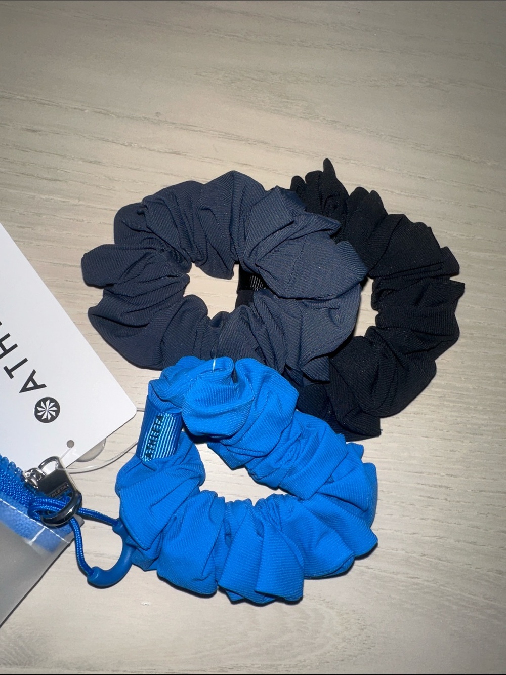 NWT Athleta Pouch Blue, Navy & Black Scrunchies on the go scrunchies set of 3 - Picture 2 of 5